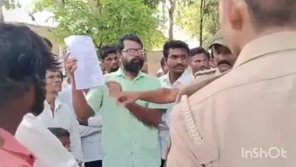 राहुरी: राहुरी वन विभागाच्या कार्यालयावर आदिवासी बांधवांचे आंदोलन