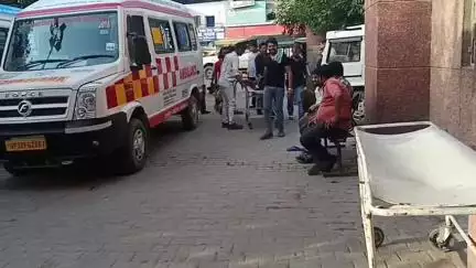 अलीगंज: गांव ललहट के समीप तेज रफ्तार बाइक अनियंत्रित होकर नीलगाय से टकराई, 30 वर्षीय बाइक सवार गंभीर घायल