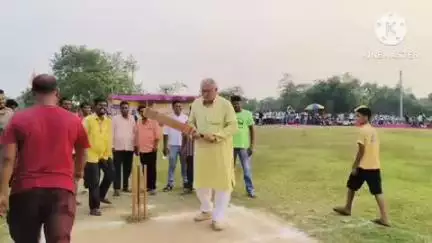 ইলামবাজার: ইলামবাজার ব্লকের মঙ্গলডিহি গ্রামে ছয়টি টিমকে নিয়ে আইপিএল এর ধাঁচে মঙ্গলডিহি ক্রিকেট টুর্নামেন্ট শেষ হয়