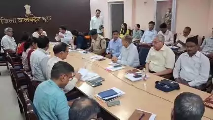 चूरू: कलेक्ट्रेट में जिला प्रभारी सचिव भास्कर ए सावंत ने समीक्षा बैठक ली, दिए निर्देश