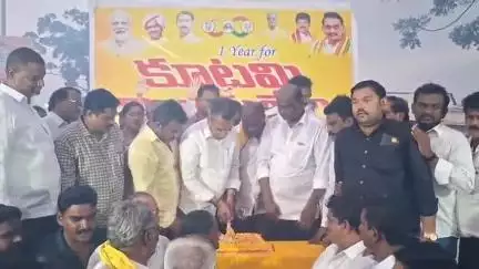 కూటమి పార్టీలు విజయం సాధించి ఏడాది పూర్తయిన సందర్భంగా ఇబ్రహీంపట్నంలో సంబరాలు చేసుకున్న కూటమి నేతలు