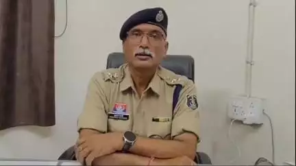 लैलूंगा: लैलूंगा थाना क्षेत्र में गैस टैंकर से टकराने से एक बाइक सवार की मौत, दूसरा घायल