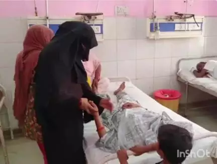 बांगरमऊ: बहलोलपुर गांव में कपड़ा सुखाने के दौरान 28 वर्षीय महिला बिजली के करंट की चपेट में आई, घायल