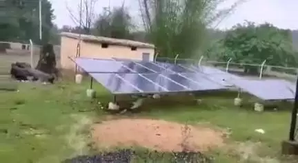 बे मौसम बारिश से महूली में धूप न होने के कारण सोलर पावर प्लांट की सेवा ठप, ग्रामीणों के घर में छाया अंधेरा