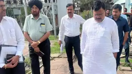 बैरसिया: ऊर्जा मंत्री प्रद्युम्न सिंह तोमर ने भोपाल के भदभदा विद्युत उपकेंद्र का निरीक्षण किया