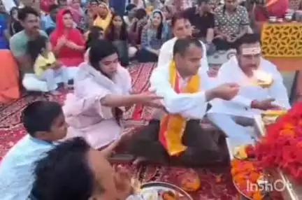 हरिद्वार: नवनियुक्त डीएम मयूर दीक्षित सपरिवार पहुंचे हरकीपौड़ी, सांयकालीन गंगा आरती में की शिरकत
