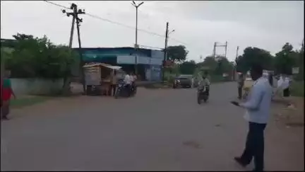 यावल: साखरपुड्यात आमंत्रण दिले नाही या कारणावरून बोरावलगेट भागात एका कुटुंबावर हल्ला,महिलेचा विनयभंग,यावल पोलिसात गुन्हा दाखल
