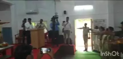 झाबुआ: झाबुआ में पुलिस द्वारा जनसंवाद कार्यक्रम आयोजित किया गया