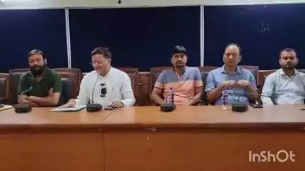 हल्द्वानी: हल्द्वानी नगर निगम में विकास कार्यों को लेकर नगर निगम के मेयर गजराज सिंह बिष्ट ने नगर सभागार में की प्रेस वार्ता