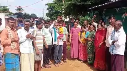 ಹೊಳಲ್ಕೆರೆ: ಖಾಸಗಿ ಶಾಲೆಗಳ ದುಬಾರಿ ಶುಲ್ಕ ವಸೂಲಾತಿ ಖಂಡಿಸಿ ಈಚಘಟ್ಟ ಗ್ರಾಮದಲ್ಲಿ ಜನಜಾಗೃತಿ ಮೆರವಣಿಗೆ #localissue