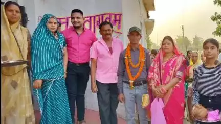 गुण्डरदेही: 22 साल देश सेवा कर गृहग्राम ईरागुड़ा पहुंचे जवान योगेश पटेल का परिवार और ग्रामवासियों ने किया भव्य स्वागत