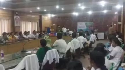 বালুরঘাট: বালুরঘাট পুরসভার তরফে শহর জুড়ে করা হবে বৃক্ষরোপণ, বালুরঘাট সুবর্ণতটে স্বনির্ভর গোষ্ঠীর মহিলাদের সঙ্গে বৈঠক করলেন পুরসভা