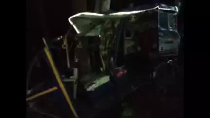 হাসনাবাদ: আমলানি এলাকায় নিয়ন্ত্রণ হারিয়ে গাছে ধাক্কা টোটো গাড়ি, আহত এক