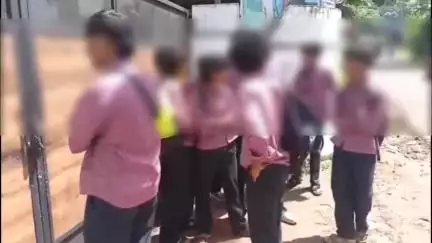 കൊല്ലം: മൈലാപ്പൂരില്‍ മുടിവെട്ടാത്തതിന് വിദ്യാര്‍ഥികളെ പുറത്ത് നിര്‍ത്തിയ സംഭവത്തിൽ മന്ത്രി അന്വേഷണത്തിന് ഉത്തരവിട്ടു