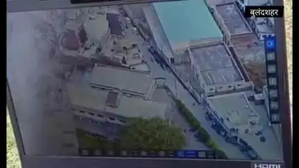 बुलंदशहर:त्योहारों को लेकर पुलिस ने शुरू की ड्रोन निगरानी,छतों पर आपत्तिजनक सामग्री पर पुलिस की पैनी नजर
#news #viral