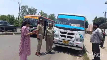 नवाबगंज: बाराबंकी में प्रवर्तन टीम ने 7 प्राइवेट वाहनों को कमर्शियल उपयोग करते पाया, किए गए सीज