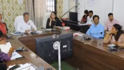 देवास: कलेक्टर ने दिए निर्देश: जिले में अवैध खनन पर कार्रवाई लगातार जारी रखें