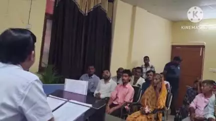 हिलसा: प्रधानमंत्री आवास योजना के लाभार्थियों की हिलसा नगर परिषद कार्यालय में समीक्षा बैठक