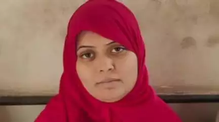 करवीर: हॉटेल अनुग्रह येथे पोलीस असल्याची बतावणी करून 5 हजार रुपयांची खंडणी मागणाऱ्या महिलेस शाहूपुरी पोलिसांनी केली अटक