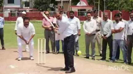 डेरा गोपीपुर: मुख्यमंत्री सुखविंदर सिंह सुक्खु ने देहरा में कानून विद्यालय जागरूकता अभियान के तहत आयोजित क्रिकेट मैच का शुभारंभ किया