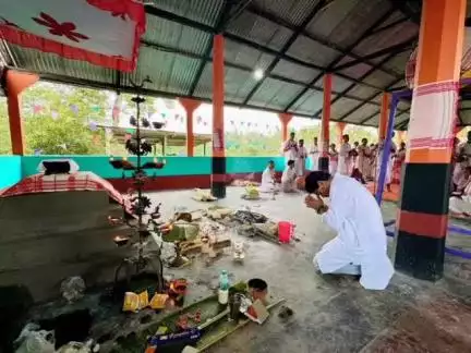 বাক্সা: মথনগুৰীৰ ওদালগুৰি নামঘৰত লাড়ু বনোৱা পৰ্বত বিটিআৰৰ কাৰ্যবাহী সদস্য গৌতম দাসৰ অংশগ্রহণ
