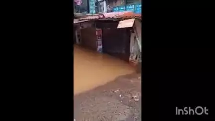 മഞ്ചേശ്വരം: ഹൊസങ്കടിയിലെ ദേശീയപാതക്ക് സമീപത്തുള്ള കടകളിൽ വെള്ളം കയറി നാശനഷ്ടങ്ങൾ സംഭവിക്കുന്നതായി വ്യാപാരികൾ #localissue
