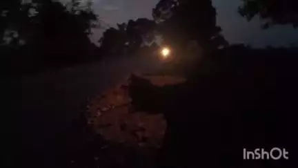 अरनोद: अरनोद-चूपना मार्ग पर बिना संकेत बोर्ड के खोदे गए खड्डे, हादसे को दे रहे न्योता, सड़क पर फैला मटेरियल बना रहा खतरा