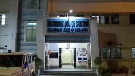 বালুরঘাট: বন্ধুর সঙ্গে সহবাস করার জন্য স্ত্রীকে জোর করার অভিযোগ, বালুরঘাট থানায় অভিযোগ হতেই গ্রেপ্তার স্বামী ও বন্ধু
