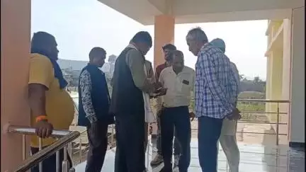 उचेहरा: बिजली विभाग व नहर निर्माण से प्रभावित किसानों ने भाकियु जिलाध्यक्ष ठाकुर प्रसाद सिंह के नेतृत्व में SDM उंचेहरा को सौंपा ज्ञापन