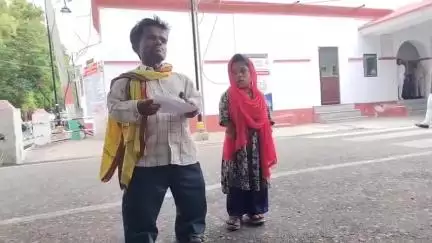 इटावा: 3 फुट के पति-पत्नी ने आय से अधिक आय प्रमाण पत्र बनाए जाने को लेकर डीएम इटावा को दिया शिकायती पत्र