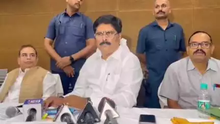 गोमिया: शराब बिक्री और बकाया राशि को लेकर गोमिया विधायक सह मंत्री योगेंद्र प्रसाद ने उत्पाद कमिश्नरों को दी सख्त चेतावनी