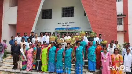पाकुड़: लिट्टीपाड़ा प्रखंड परिसर में आम उत्सव सह बागवानी मेले का आयोजन