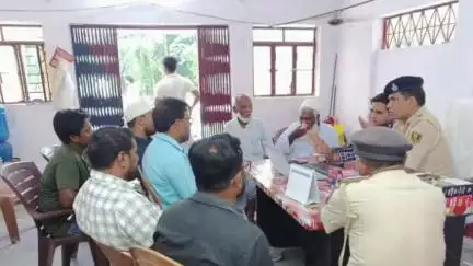 कोचाधामन: ईद-उल-अजहा बकरीद पर्व को लेकर बिशनपुर थाना परिसर में शांति समिति की बैठक आयोजित