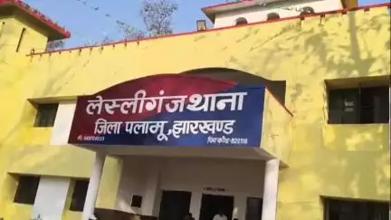 लेस्लीगंज: बकरीद पर्व को लेकर लेस्लीगंज थाना परिसर में शांति समिति की बैठक संपन्न, असामाजिक तत्वों पर रहेगी पैनी नजर