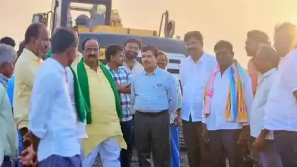 ನವಲಗುಂದ: ನವಲಗುಂದ ತಾಲೂಕಿನ ಗುಡಿಸಾಗರ ಹಾಗೂ ಬಾಗೂರು ಗ್ರಾಮದ ಚಕ್ಕಡಿ ರಸ್ತೆ ಕಾಮಗಾರಿ ವೀಕ್ಷಿಸಿದ ಶಾಸಕ ಎನ್ ಎಚ್ ಕೋನರಡ್ಡಿ