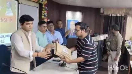 पाकुड़: जिला प्रशासन ने सूचना भवन सभागार में इंटीग्रेटेड रूरल इंटर्नशिप कार्यक्रम का किया आयोजन