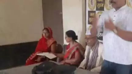बलिया: अनुमंडल जनसुराज पार्टी कार्यालय में प्रशांत किशोर के आगमन की तैयारी को लेकर बैठक आयोजित
