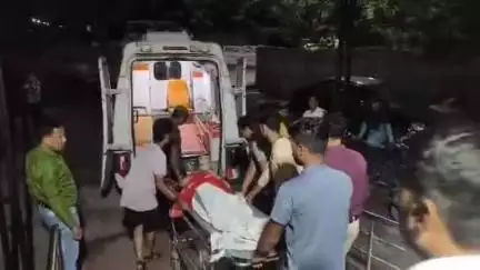 रहली: वार्ड 9 में जर्जर मकान की दीवार गिरी, मां-बेटे समेत चार घायल, दो सागर रेफर