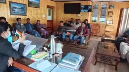उदयपुर: काजा में मॉक ड्रिल के आयोजन को लेकर हुई बैठक, अतिरिक्त उपायुक्त शिखा ने की अध्यक्षता