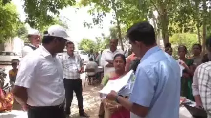నిజామాబాద్ రూరల్: మాదాపూర్, నల్లూర్, కిసాన్ నగర్ రెవెన్యూ సదస్సులలో పాల్గొన్న కలెక్టర్ రాజీవ్ గాంధీ హనుమంతు