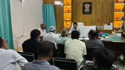 ধুবুৰী ভাগ: ধুবুৰী ৰাজহ চক্ৰ বিষয়াৰ কাৰ্যালয়ত বান প্ৰস্তুতিৰ গুৰুত্বপূৰ্ণ সভাত অংশগ্ৰহণ কৰে ৰাজহ চক্ৰ বিষয়া