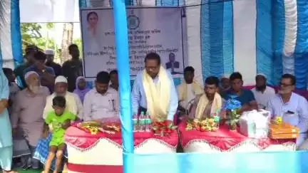 মেখলিগঞ্জ: প্রায় ৮কোটি টাকা বরাদ্ধে ৭০ মেখলিগঞ্জের কবরস্থানের প্রাচীর নির্মান কাজের শুভ শিলান্যাশ করলেন মেখলিগঞ্জের বিধায়ক