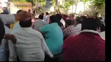 सहारनपुर: सहारनपुर घंटाघर स्थित बिजली घर पर विद्युत कर्मचारियों ने बिजली विभाग के निजीकरण के खिलाफ किया धरना प्रदर्शन