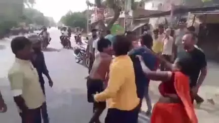 रसड़ा: शादी अटेंड करने को लेकर पति-पत्नी के बीच मनमुटाव को दूर करने में गढ़िया में भिड़े परिजन, 9 जख्मी, 11 पर मुकदमा दर्ज