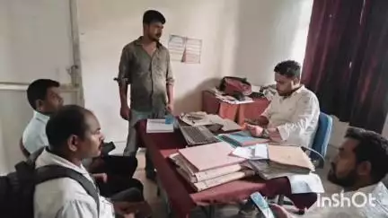 हिरणपुर: प्रखंड अध्यक्ष के नेतृत्व में बिजली समस्या को लेकर समाहरणालय स्थित बिजली विभाग को आवेदन सौंपा गया