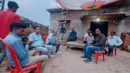 लालबर्रा: ग्राम टेकाड़ी ला. में विद्युत करंट से मृत दिव्यानी के परिजनों से मिले जिला पंचायत अध्यक्ष सम्राट सिंह सरस्वा