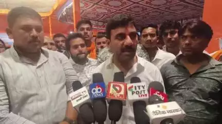 गोपालगंज: सासामुसा के राम जानकी मंदिर में रुद्र चंडी महायज्ञ, विधायक अमरेंद्र पांडेय ने की पूजा, लोगों ने किया स्वागत