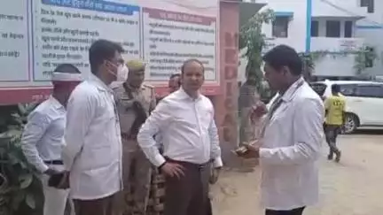 ज्ञानपुर: गोपीगंज CHC का निरीक्षण डीएम शैलेश कुमार ने किया