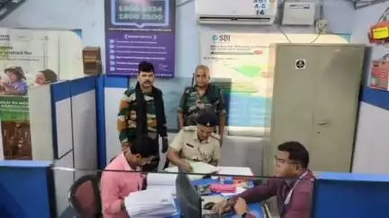 जगदीशपुर: भागलपुर पुलिस ने विधि व्यवस्था बनाए रखने के लिए विभिन्न व्यवसायिक संस्थानों का किया निरीक्षण