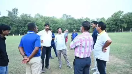 ଓରିଏଣ୍ଟ: ଓଏମପି ଫୁଟବଲ ପଡିଆର ସ୍ଥିତି ସମୀକ୍ଷା କଲେ ଝାରସୁଗୁଡା ବିଧାୟକ ଟଙ୍କଧର ତ୍ରିପାଠୀ